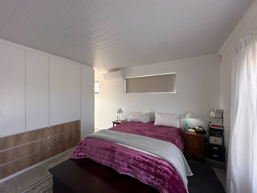 5 Bedroom Property for Sale in Fraaiuitsig Western Cape